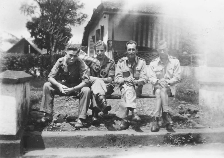 83   Mei 1948 voor Commandohuis te Moga  852