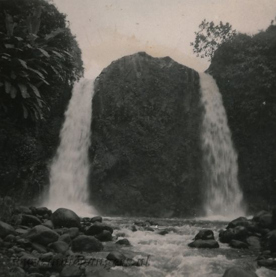 326 tweeling waterval te Soekoredjo