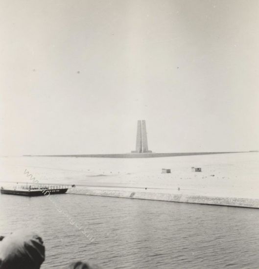 20 Suez gedenknaald