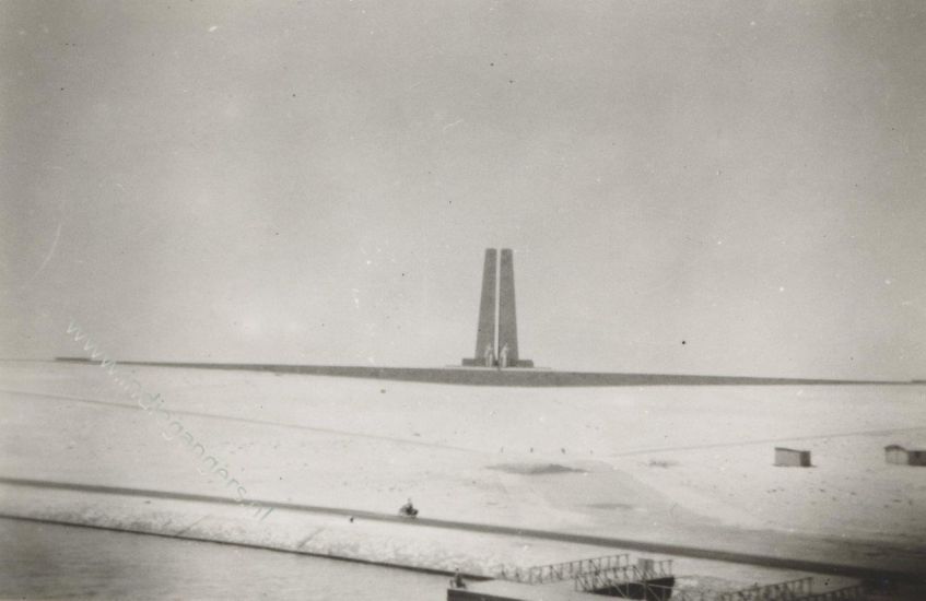 21 Suez gedenknaald