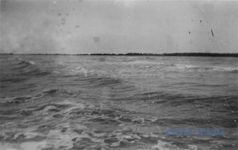 84 Gezicht op strand van Pekalongan 1949
