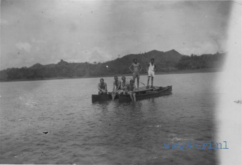 187 Patoegoeran 2 1949 Zwemmen in het meer